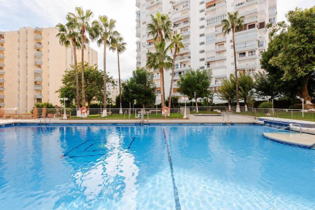 Apartament Amplio Con Vistas Al Mar Y Piscina En Benalmádena Zewnętrze zdjęcie