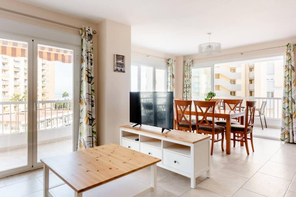 Apartament Amplio Con Vistas Al Mar Y Piscina En Benalmádena Zewnętrze zdjęcie