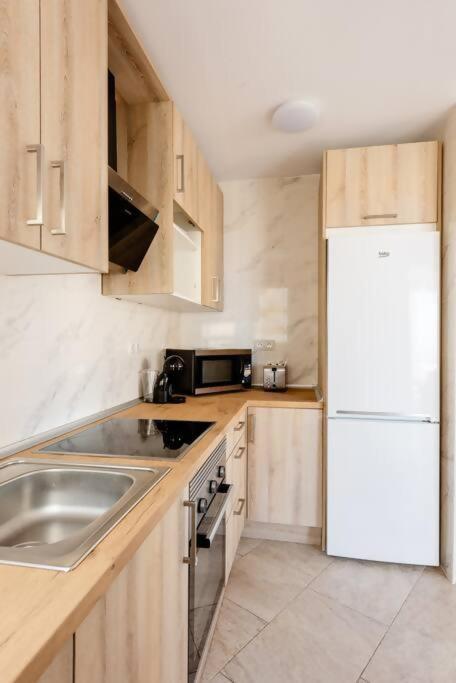Apartament Amplio Con Vistas Al Mar Y Piscina En Benalmádena Zewnętrze zdjęcie