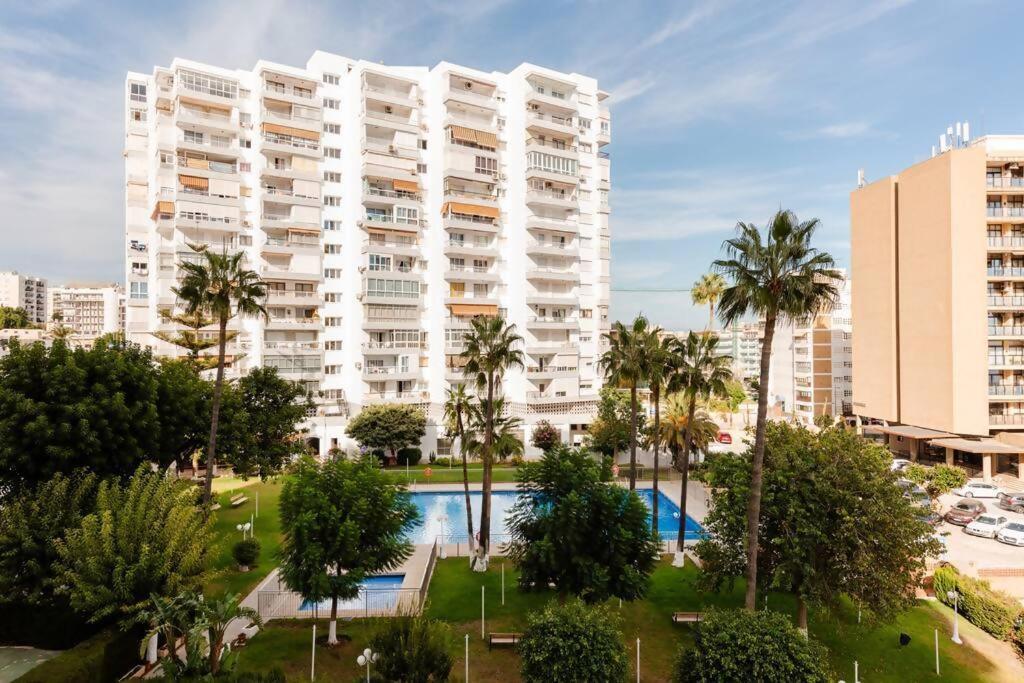 Apartament Amplio Con Vistas Al Mar Y Piscina En Benalmádena Zewnętrze zdjęcie