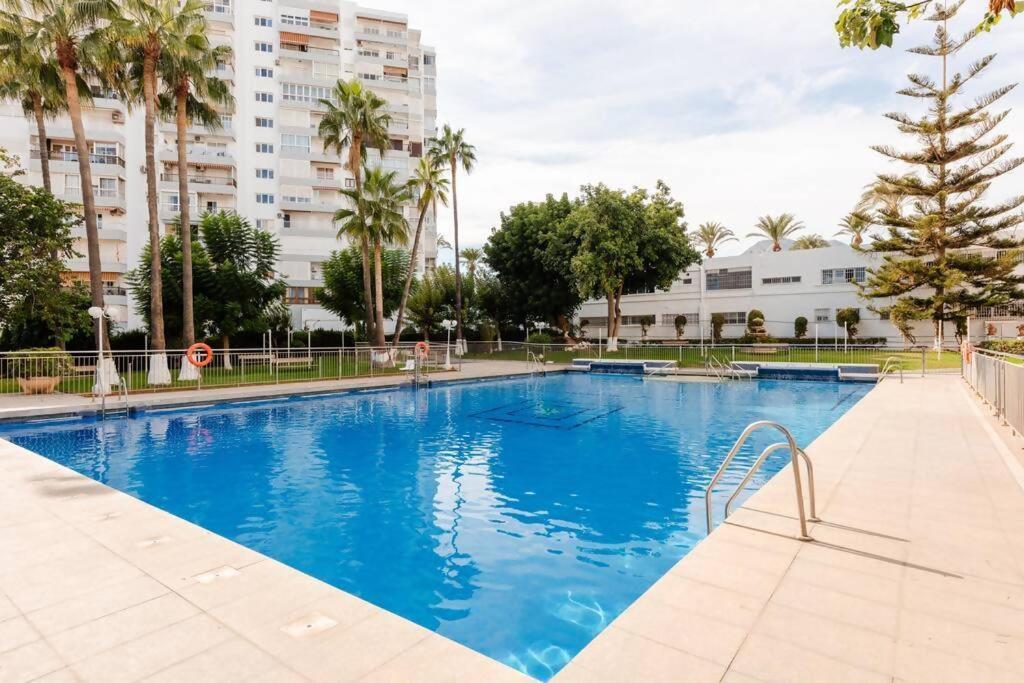 Apartament Amplio Con Vistas Al Mar Y Piscina En Benalmádena Zewnętrze zdjęcie